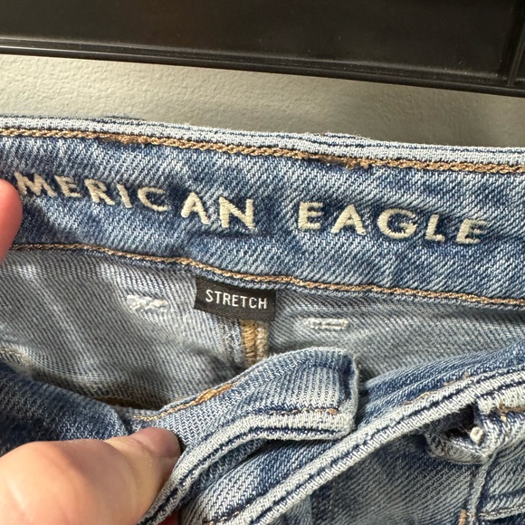 American Eagle Outfitters High Rise Blue Jeans with Distressed Detail - Picture 4 of 5
